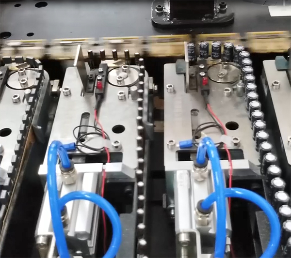 制造型企業(yè)為什么購(gòu)買自動(dòng)插件機(jī)？有什么擔(dān)憂？