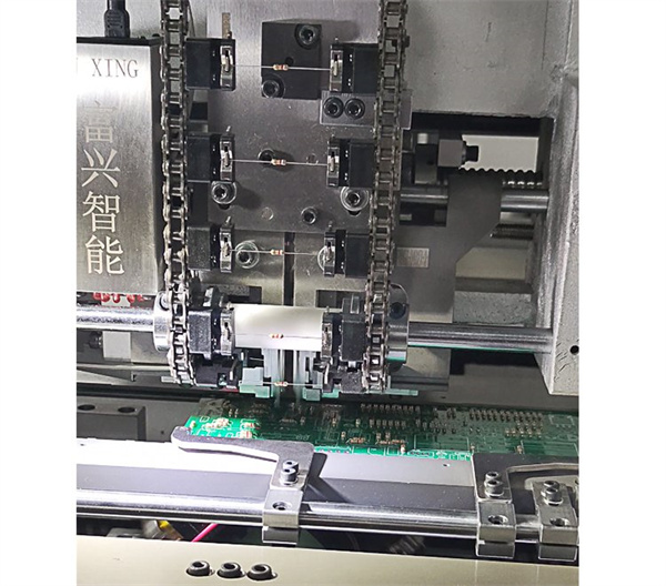 SMT生產(chǎn)中提高插件機(jī)設(shè)備生產(chǎn)效率，這些就夠了